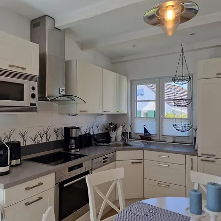 Fiiwfut Hues * Nieblum